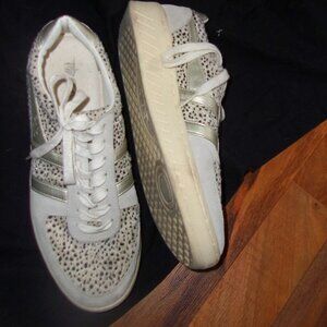 Gola leather size 8 womens tennis shoes athletic sneakers used  eight